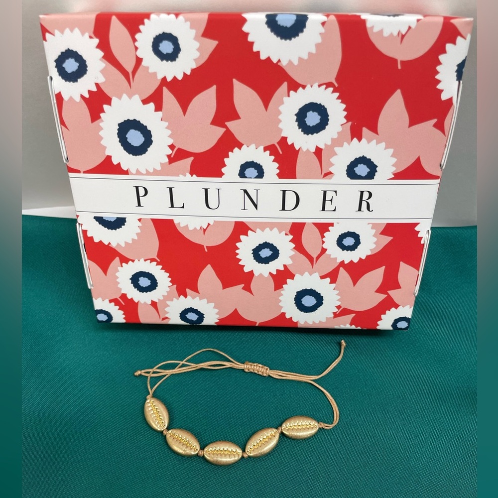 Plunder Gold Cowrie Shell Bracelet
